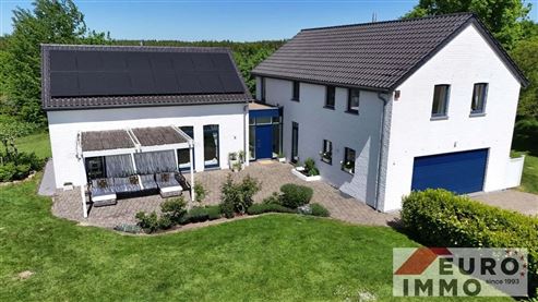 Grenzenloses Wohnvergnügen – Stilvolle Villa in traumhafter Waldrandlage und Grenznähe