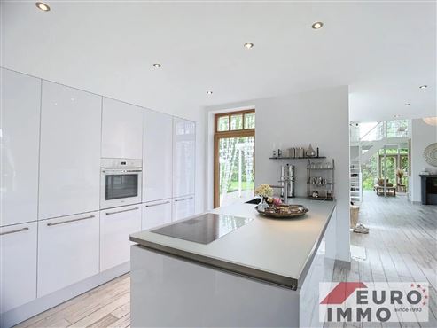 Grenzenloses Wohnvergnügen – Stilvolle Villa in traumhafter Waldrandlage und Grenznähe