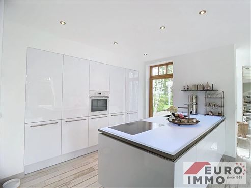 Grenzenloses Wohnvergnügen – Stilvolle Villa in traumhafter Waldrandlage und Grenznähe