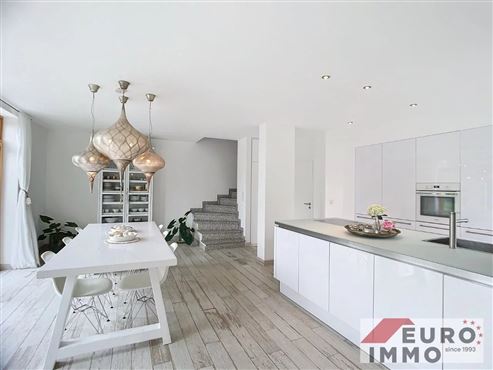 Grenzenloses Wohnvergnügen – Stilvolle Villa in traumhafter Waldrandlage und Grenznähe