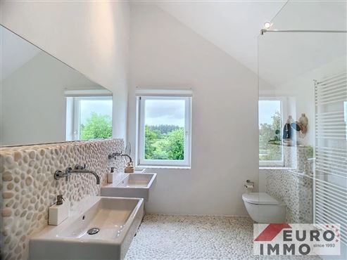 Grenzenloses Wohnvergnügen – Stilvolle Villa in traumhafter Waldrandlage und Grenznähe