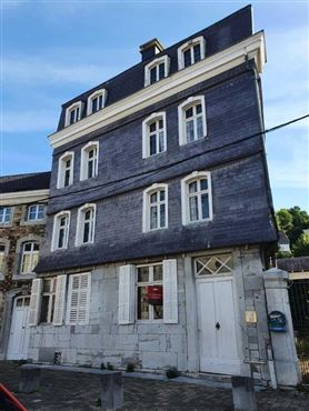 Charme der Vergangenheit-Raum für die Zukunft mit großem Entwicklunsspielraum. Einzigartiges Anwesen mit denkmalgeschütztem Blausteinhaus, Atelier, Baugrundstück sowie großer Halle und Garage