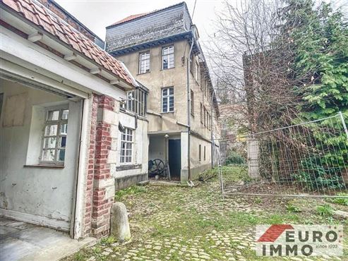 Charme der Vergangenheit-Raum für die Zukunft mit großem Entwicklunsspielraum. Einzigartiges Anwesen mit denkmalgeschütztem Blausteinhaus, Atelier, Baugrundstück sowie großer Halle und Garage