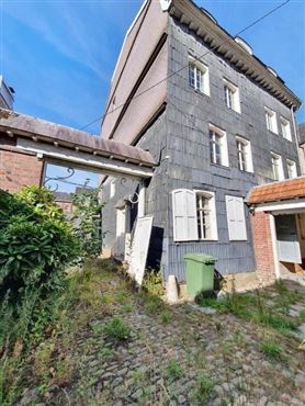 Charme der Vergangenheit-Raum für die Zukunft mit großem Entwicklunsspielraum. Einzigartiges Anwesen mit denkmalgeschütztem Blausteinhaus, Atelier, Baugrundstück sowie großer Halle und Garage