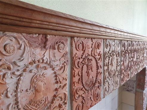 Charme der Vergangenheit-Raum für die Zukunft mit großem Entwicklunsspielraum. Einzigartiges Anwesen mit denkmalgeschütztem Blausteinhaus, Atelier, Baugrundstück sowie großer Halle und Garage