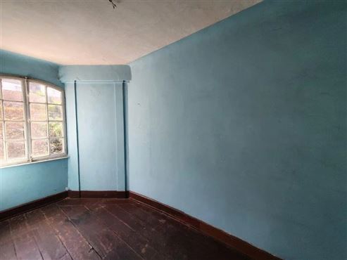 Charme der Vergangenheit-Raum für die Zukunft mit großem Entwicklunsspielraum. Einzigartiges Anwesen mit denkmalgeschütztem Blausteinhaus, Atelier, Baugrundstück sowie großer Halle und Garage