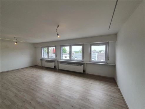 Helle und großzügige Etagenwohnung mit Garage  im Herzen von Eynatten.