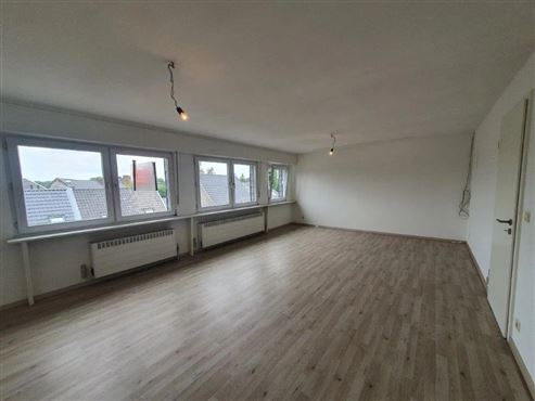 Helle und großzügige Etagenwohnung mit Garage  im Herzen von Eynatten.