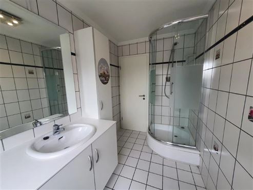 Helle und großzügige Etagenwohnung mit Garage  im Herzen von Eynatten.