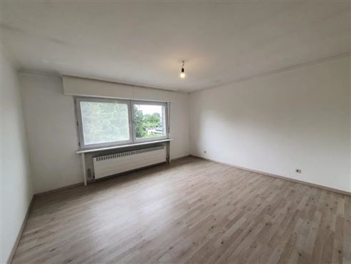 Helle und großzügige Etagenwohnung mit Garage  im Herzen von Eynatten.