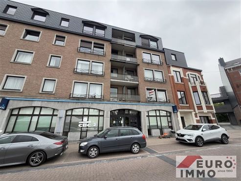 Zentrales Wohnen mit allem Komfort vor der Tür: Geräumige Wohnung mit zwei Balkonen, Tiefgaragenstellplatz und Keller