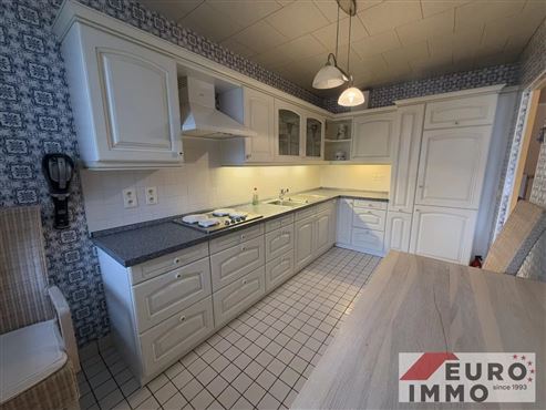 Zentrales Wohnen mit allem Komfort vor der Tür: Geräumige Wohnung mit zwei Balkonen, Tiefgaragenstellplatz und Keller