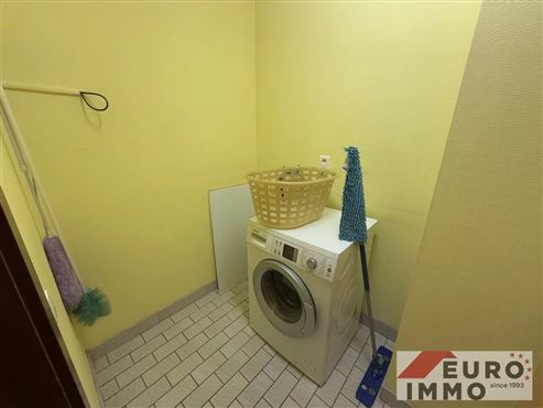 Zentrales Wohnen mit allem Komfort vor der Tür: Geräumige Wohnung mit zwei Balkonen, Tiefgaragenstellplatz und Keller
