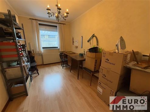 Zentrales Wohnen mit allem Komfort vor der Tür: Geräumige Wohnung mit zwei Balkonen, Tiefgaragenstellplatz und Keller
