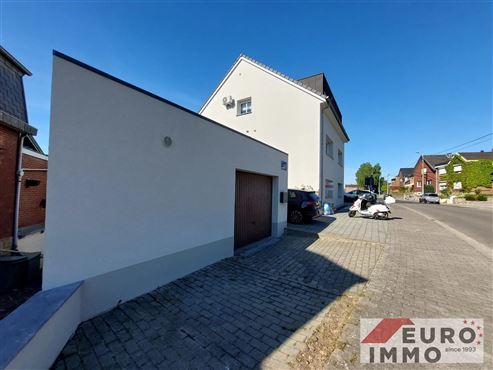 Frisch renovierte Erdgeschosswohnung mit Terrasse und Garage – Ruhige Lage nahe der Grenze und vieler Bequemlichkeiten.