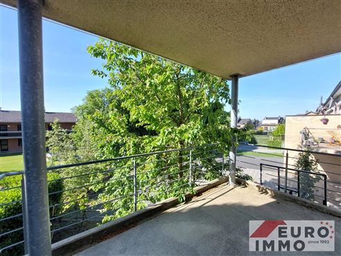 Frisch renovierte Erdgeschosswohnung mit Terrasse und Garage – Ruhige Lage nahe der Grenze und vieler Bequemlichkeiten.