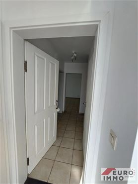 Frisch renovierte Erdgeschosswohnung mit Terrasse und Garage – Ruhige Lage nahe der Grenze und vieler Bequemlichkeiten.