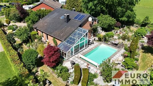 Ein elegantes Zuhause mit Seele und Charakter:  EFH-Juwel mit Pool, Wintergarten und Wohlfühlgarten in naturnaher Lage mit perfekter Anbindung