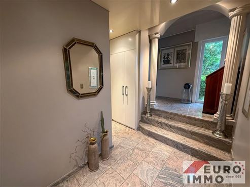 Ein elegantes Zuhause mit Seele und Charakter:  EFH-Juwel mit Pool, Wintergarten und Wohlfühlgarten in naturnaher Lage mit perfekter Anbindung