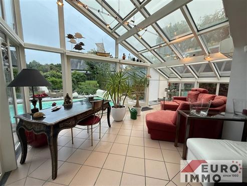 Ein elegantes Zuhause mit Seele und Charakter:  EFH-Juwel mit Pool, Wintergarten und Wohlfühlgarten in naturnaher Lage mit perfekter Anbindung