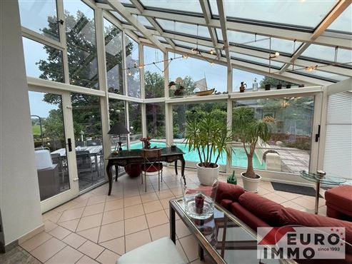 Ein elegantes Zuhause mit Seele und Charakter:  EFH-Juwel mit Pool, Wintergarten und Wohlfühlgarten in naturnaher Lage mit perfekter Anbindung
