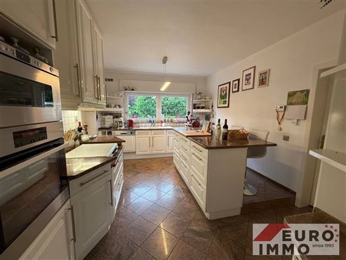 Ein elegantes Zuhause mit Seele und Charakter:  EFH-Juwel mit Pool, Wintergarten und Wohlfühlgarten in naturnaher Lage mit perfekter Anbindung