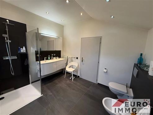 Ein elegantes Zuhause mit Seele und Charakter:  EFH-Juwel mit Pool, Wintergarten und Wohlfühlgarten in naturnaher Lage mit perfekter Anbindung