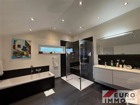 Ein elegantes Zuhause mit Seele und Charakter:  EFH-Juwel mit Pool, Wintergarten und Wohlfühlgarten in naturnaher Lage mit perfekter Anbindung