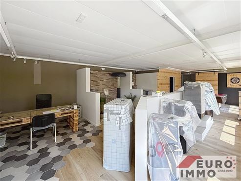 Ihr neuer Firmensitz in optimaler Lage in Eupen – flexible Halle & renovierte Büros, auch separat zu vermieten