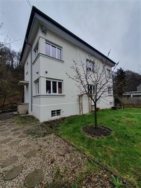 Modernes Wohnfeeling unter dem Dach – Stilvolle Wohnung in ruhiger Lage