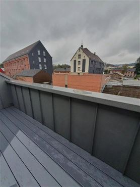 Modernes Wohnfeeling unter dem Dach – Stilvolle Wohnung in ruhiger Lage