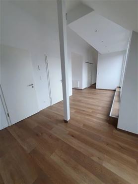 Modernes Wohnfeeling unter dem Dach – Stilvolle Wohnung in ruhiger Lage
