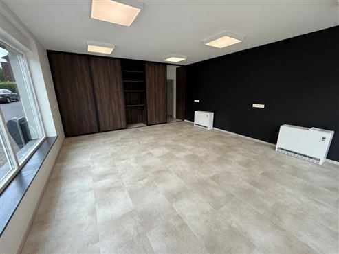 100% Aufmerksamkeit ! Büro oder Gewerbefläche an stark befahrener Straße mit maximaler Sichtbarkeit