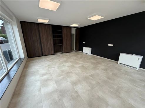100% Aufmerksamkeit ! Büro oder Gewerbefläche an stark befahrener Straße mit maximaler Sichtbarkeit