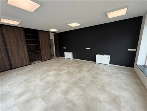 100% Aufmerksamkeit ! Büro oder Gewerbefläche an stark befahrener Straße mit maximaler Sichtbarkeit