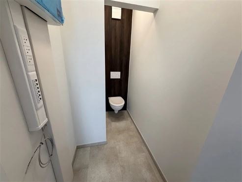 100% Aufmerksamkeit ! Büro oder Gewerbefläche an stark befahrener Straße mit maximaler Sichtbarkeit
