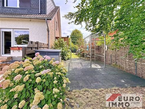 Wohlfühl-Doppelhaushälfte mit Fernblick, Familienkomfort und optimaler Anbindung