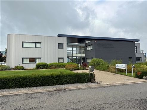 Moderne(s) Büro(s) mit Gemeinschaftsküche und Sanitär in der Industriezone Eupen – optionale Zusatzflächen und sofort verfügbar