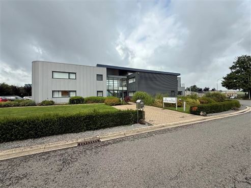 Moderne(s) Büro(s) mit Gemeinschaftsküche und Sanitär in der Industriezone Eupen – optionale Zusatzflächen und sofort verfügbar