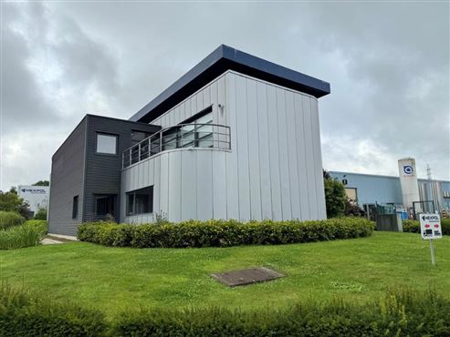 Moderne(s) Büro(s) mit Gemeinschaftsküche und Sanitär in der Industriezone Eupen – optionale Zusatzflächen und sofort verfügbar