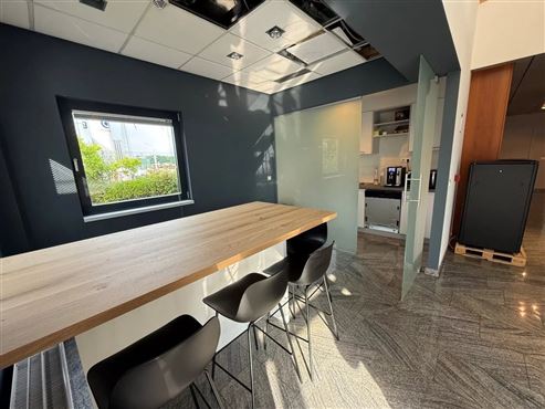 Moderne(s) Büro(s) mit Gemeinschaftsküche und Sanitär in der Industriezone Eupen – optionale Zusatzflächen und sofort verfügbar
