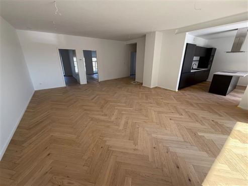 Zentral Wohnen, entspannt leben: Stilvolle Neubauwohnung im Erstbezug mit Terrasse & Garagenstellplatz