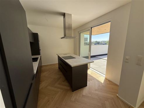 Zentral Wohnen, entspannt leben: Stilvolle Neubauwohnung im Erstbezug mit Terrasse & Garagenstellplatz