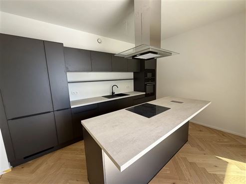 Zentral Wohnen, entspannt leben: Stilvolle Neubauwohnung im Erstbezug mit Terrasse & Garagenstellplatz