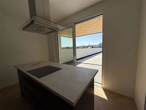 Zentral Wohnen, entspannt leben: Stilvolle Neubauwohnung im Erstbezug mit Terrasse & Garagenstellplatz