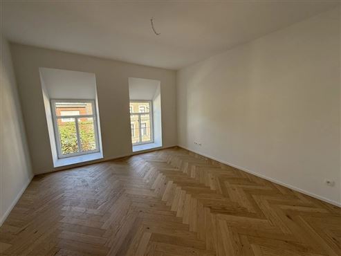 Zentral Wohnen, entspannt leben: Stilvolle Neubauwohnung im Erstbezug mit Terrasse & Garagenstellplatz