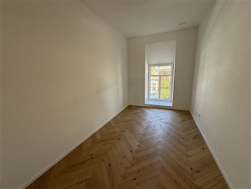 Zentral Wohnen, entspannt leben: Stilvolle Neubauwohnung im Erstbezug mit Terrasse & Garagenstellplatz