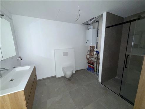 Zentral Wohnen, entspannt leben: Stilvolle Neubauwohnung im Erstbezug mit Terrasse & Garagenstellplatz