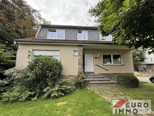 Potenzial in bester Grün- und Grenzlage – Ihr neues Zuhause flexibel nutzbar als Ein-oder Zweifamilienhaus.