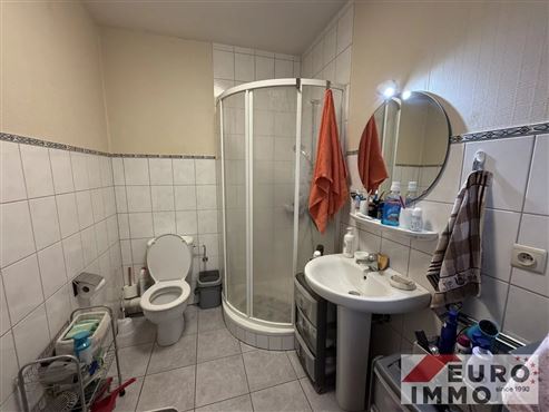Ihre ideale Starterwohnung oder ein rentables Investment in Eupen: Charmante 1-Schlafzimmer-Wohnung mit Balkon und Tiefgaragenstellplatz –